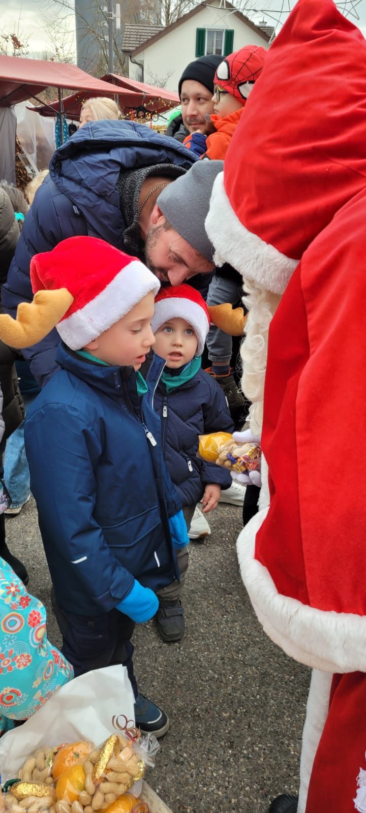 Zwei Buben beim Samichlaus